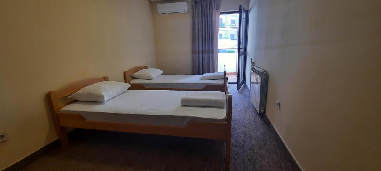 Ambassador Apartments Petrovac Eksteriør billede