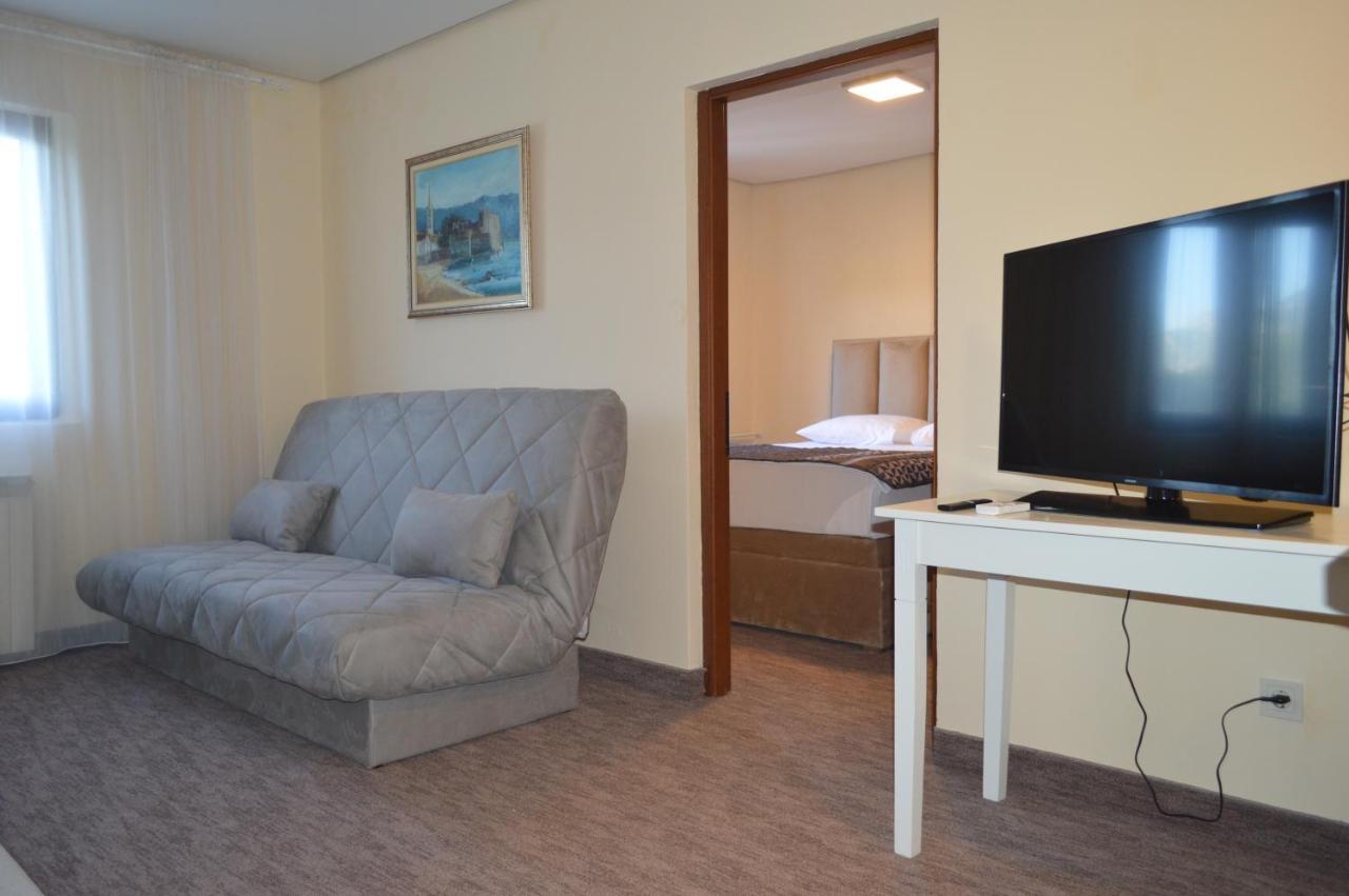 Ambassador Apartments Petrovac Eksteriør billede