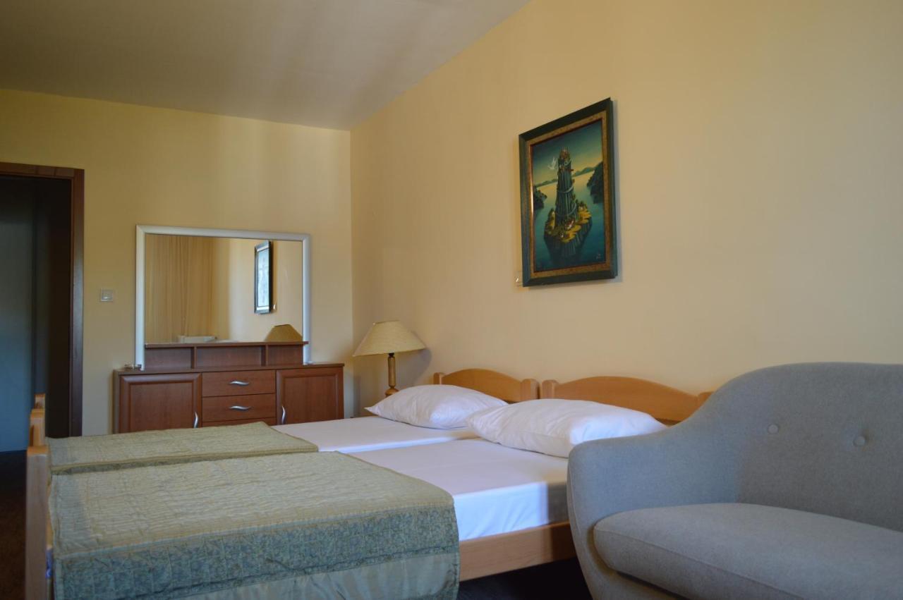 Ambassador Apartments Petrovac Eksteriør billede