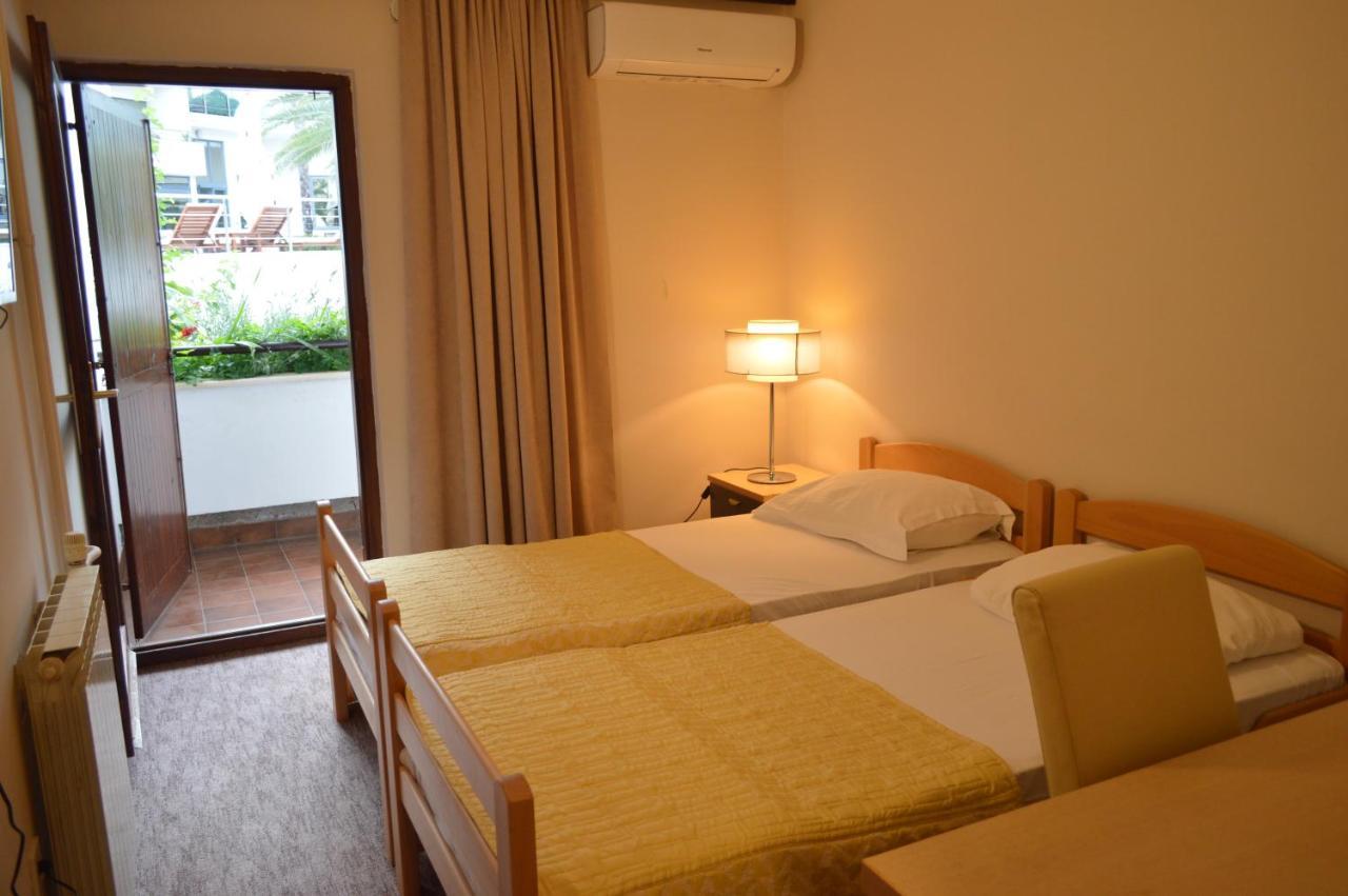 Ambassador Apartments Petrovac Eksteriør billede
